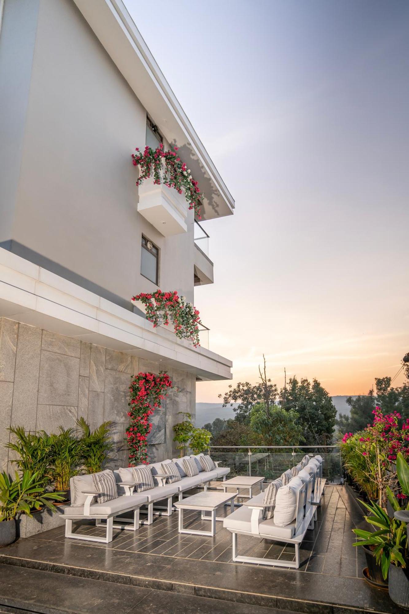 Leela Resort, The Exotic Boutique Hotel - Pure Veg Mahābaleshwar Extérieur photo