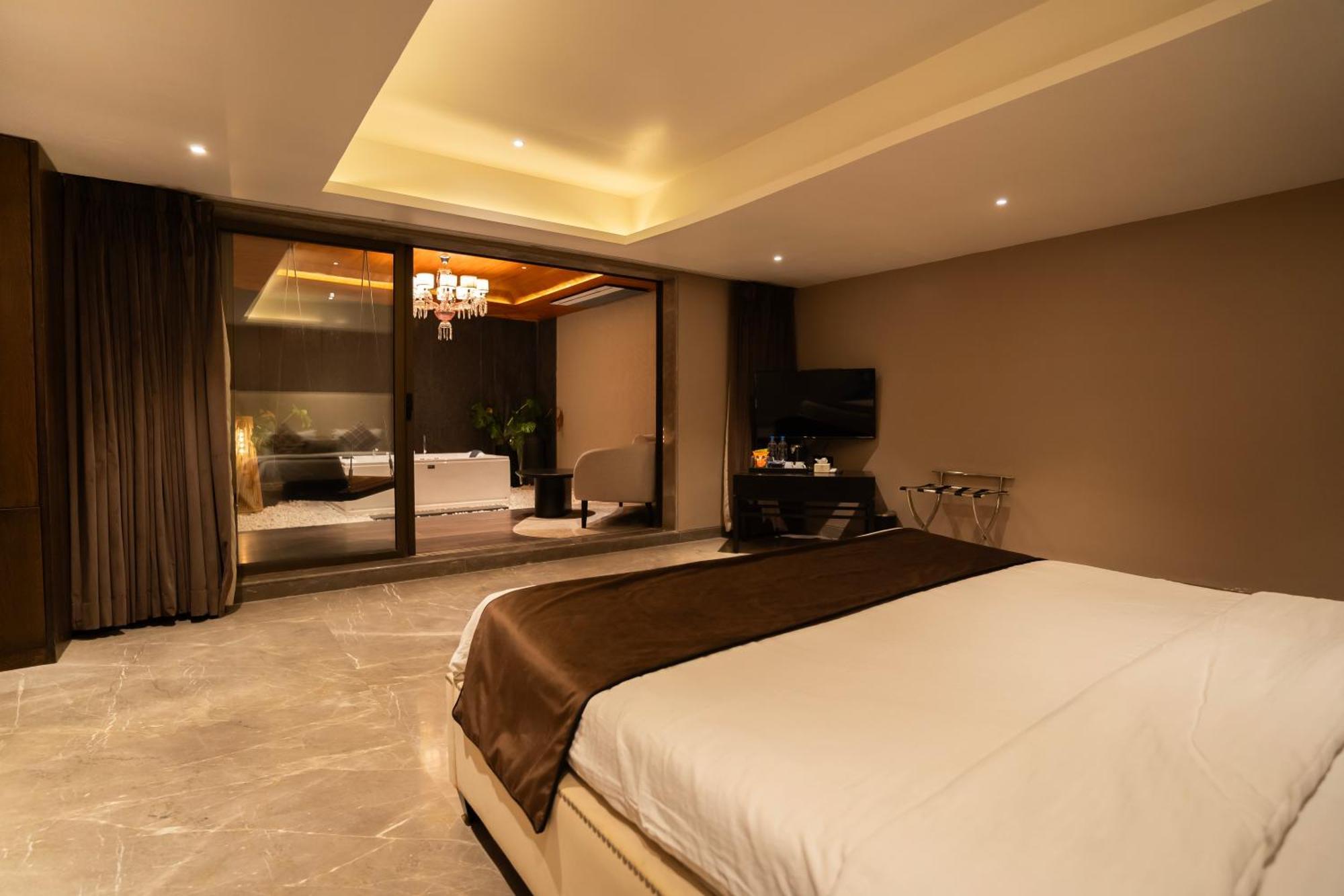 Leela Resort, The Exotic Boutique Hotel - Pure Veg Mahābaleshwar Extérieur photo